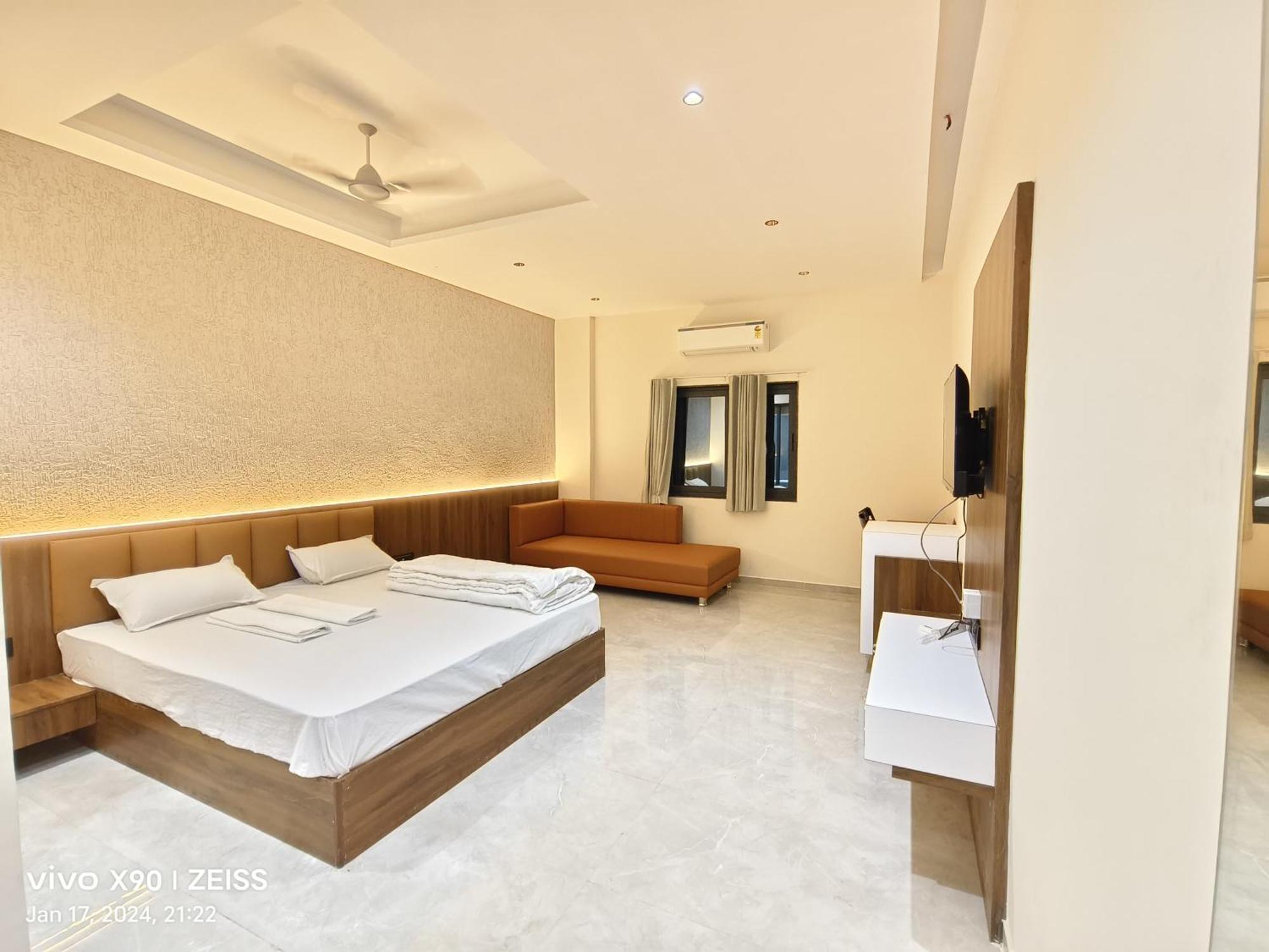 Hotel The Grand Khodiyar Visnagar Eksteriør billede