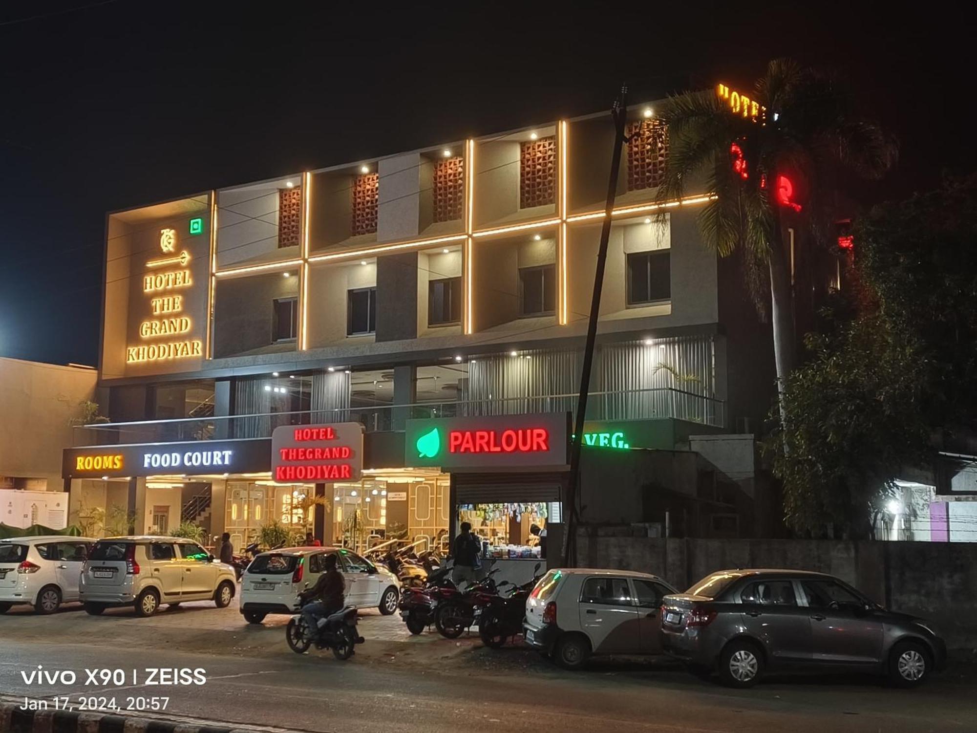 Hotel The Grand Khodiyar Visnagar Eksteriør billede
